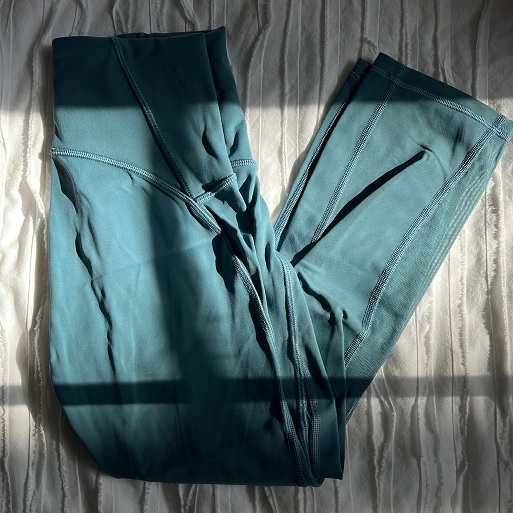Lulu Capri Leggings